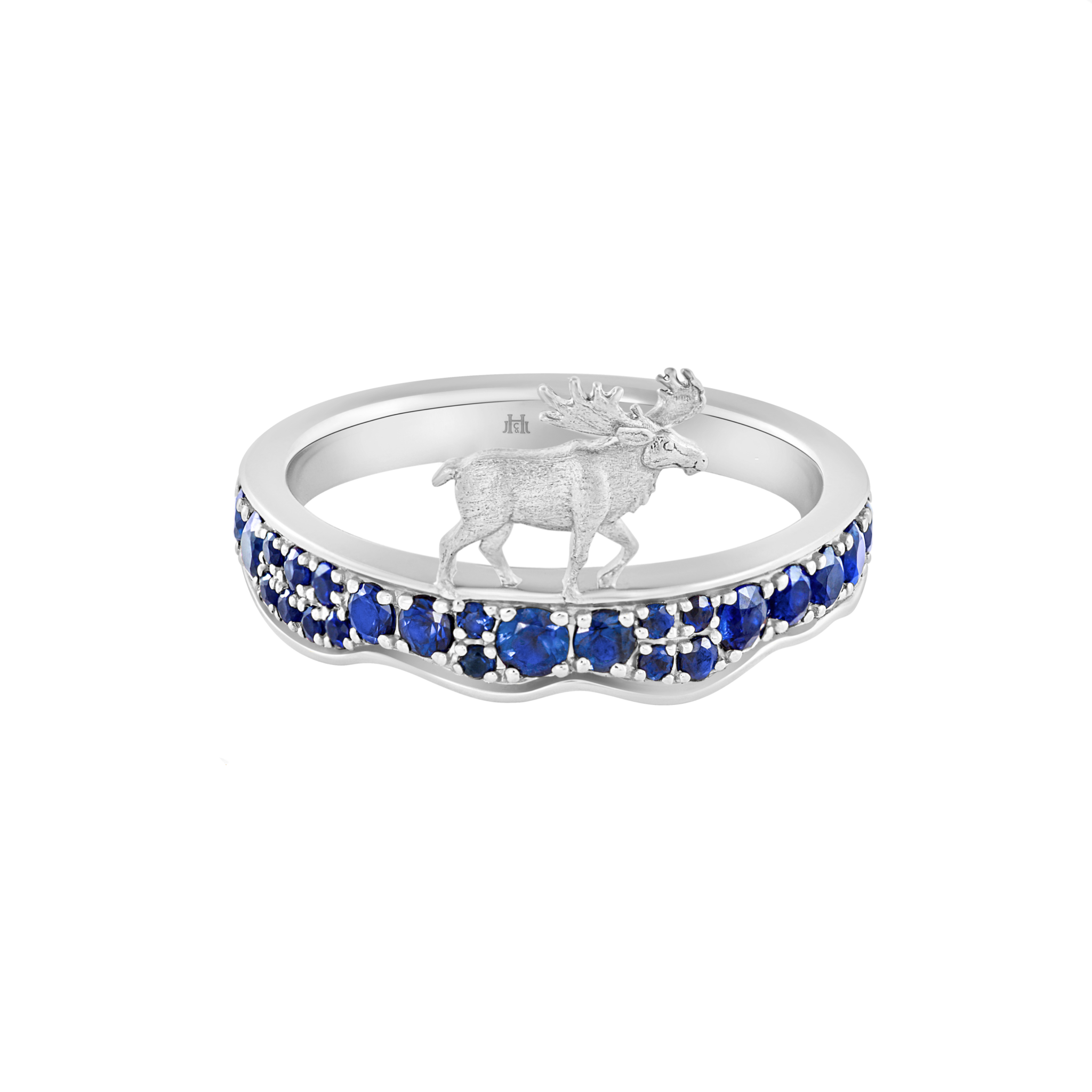 LUXE Edition: Teton Moose in the Snake River Ring in 18K Gold with Blue Sapphire - Jackson Hole Jewelry Company