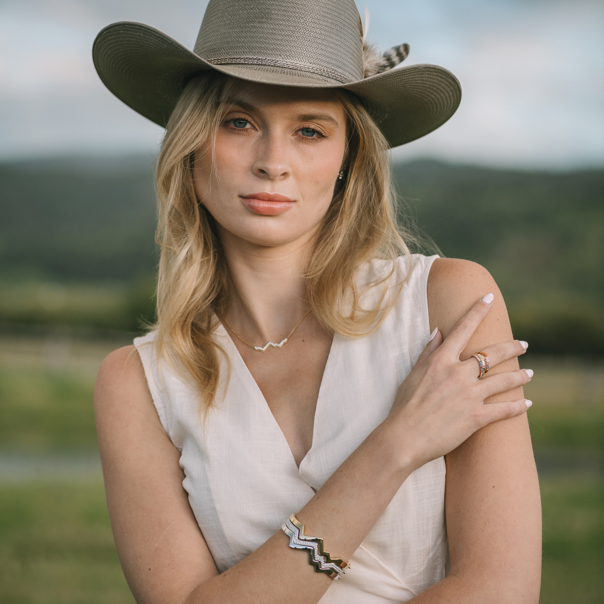 Hinged Teton Diamond Outline Stacking Bracelet in 18K White Gold - Jackson Hole Jewelry Company