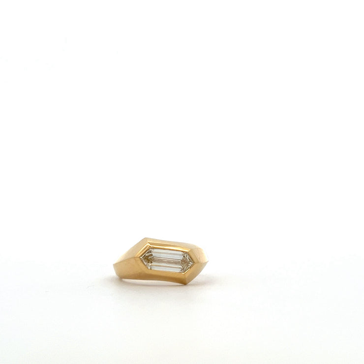 1.14cttw 18K Yellow Gold Gramercy Kite Shape Diamond Signet Ring
