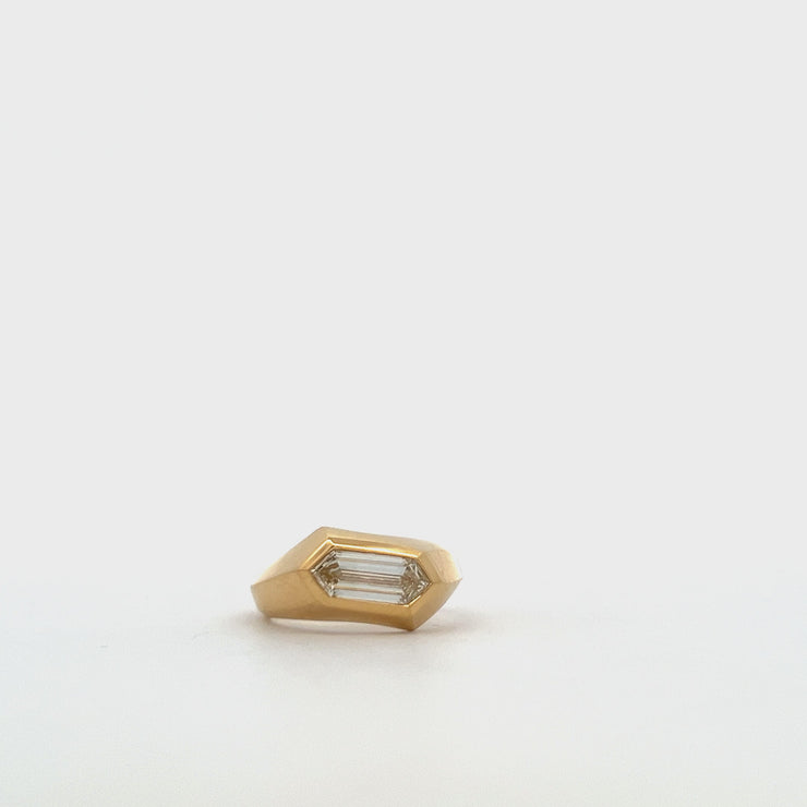 1.14cttw 18K Yellow Gold Gramercy Kite Shape Diamond Signet Ring